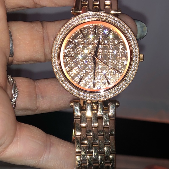 Meet your Posher, Laura - Picture 3 of 8